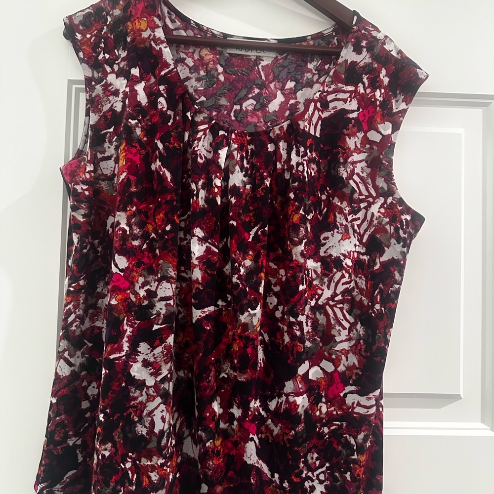 Floral Sleeveless Top - Red and Black